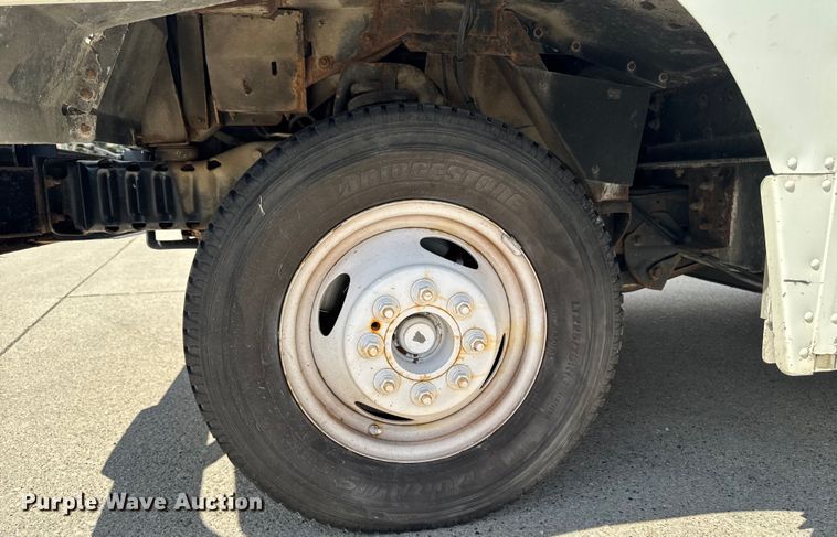 image for item EM2311 2010 Ford E450 delivery truck