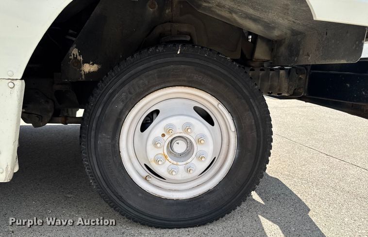 image for item EM2311 2010 Ford E450 delivery truck