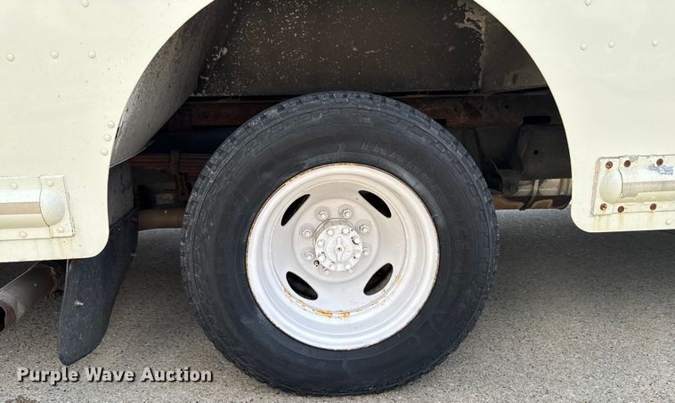 image for item EM2311 2010 Ford E450 delivery truck