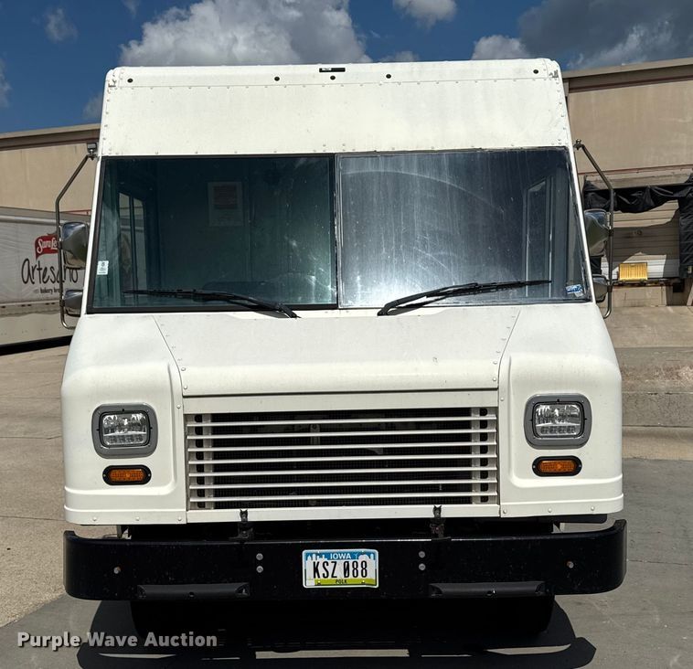 image for item EM2312 2010 Ford E450 delivery truck
