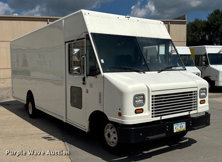 image for item EM2312 2010 Ford E450 delivery truck