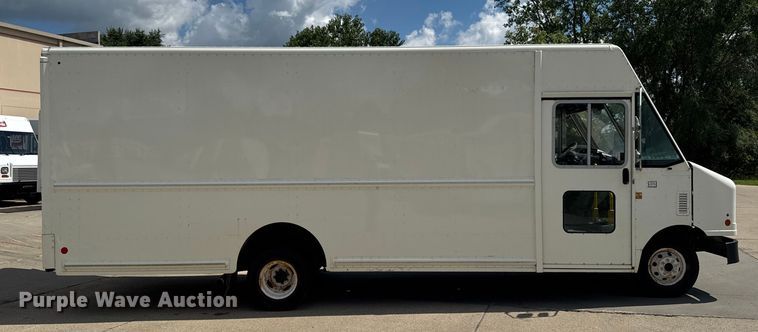 image for item EM2312 2010 Ford E450 delivery truck
