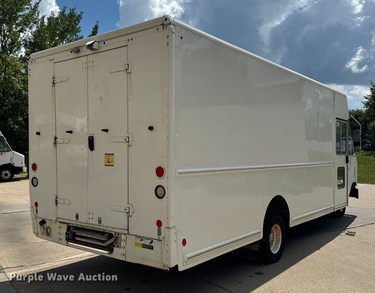 image for item EM2312 2010 Ford E450 delivery truck