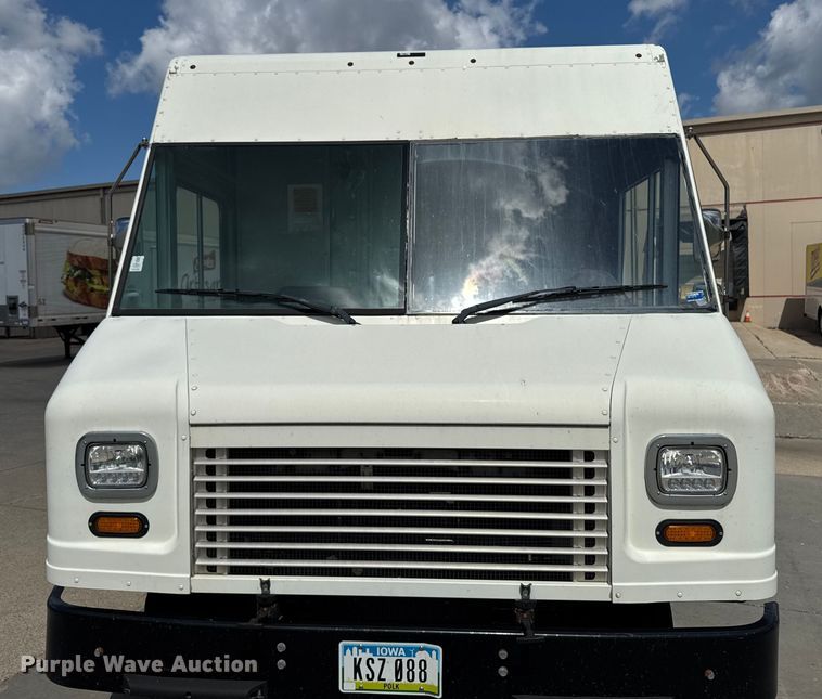 image for item EM2312 2010 Ford E450 delivery truck