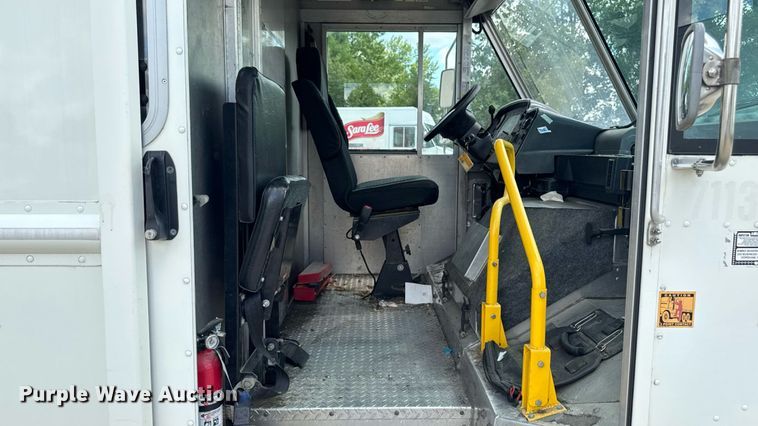 image for item EM2312 2010 Ford E450 delivery truck