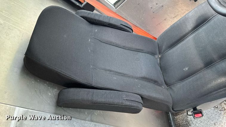 image for item EM2312 2010 Ford E450 delivery truck