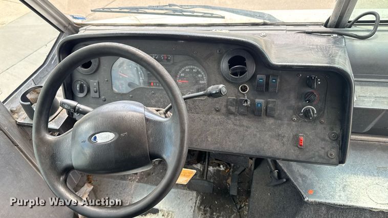 image for item EM2312 2010 Ford E450 delivery truck