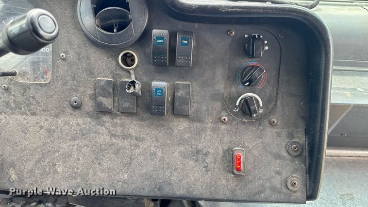 image for item EM2312 2010 Ford E450 delivery truck