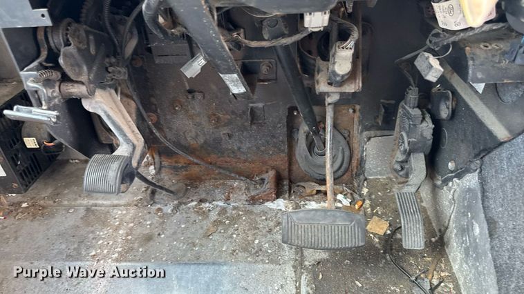 image for item EM2312 2010 Ford E450 delivery truck