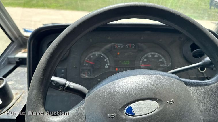 image for item EM2312 2010 Ford E450 delivery truck