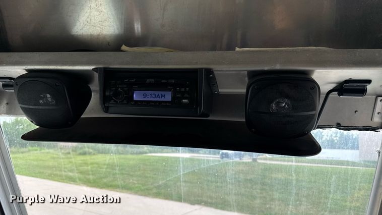 image for item EM2312 2010 Ford E450 delivery truck