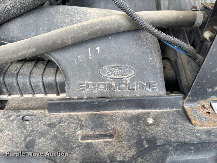 image for item EM2312 2010 Ford E450 delivery truck