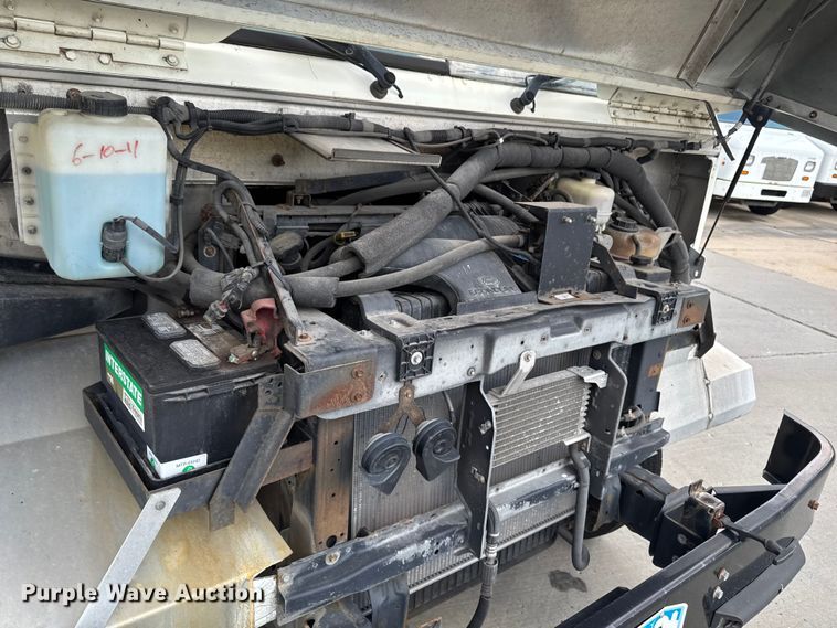 image for item EM2312 2010 Ford E450 delivery truck