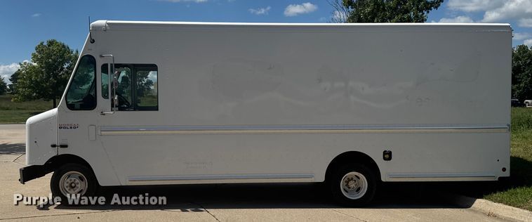 image for item EM2313 2010 Ford E450 delivery truck