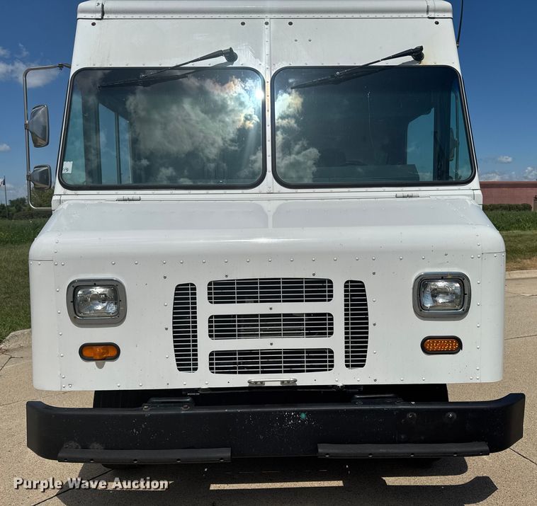 image for item EM2313 2010 Ford E450 delivery truck