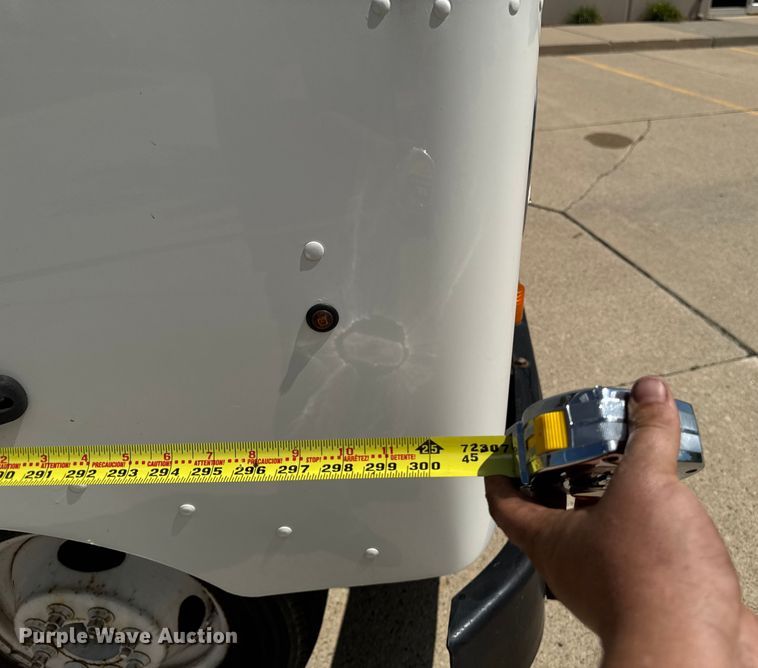 image for item EM2313 2010 Ford E450 delivery truck