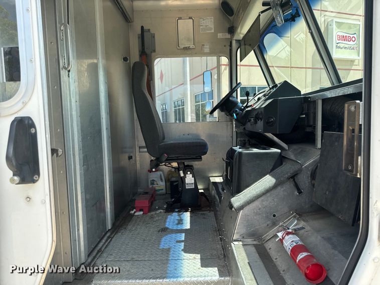 image for item EM2313 2010 Ford E450 delivery truck