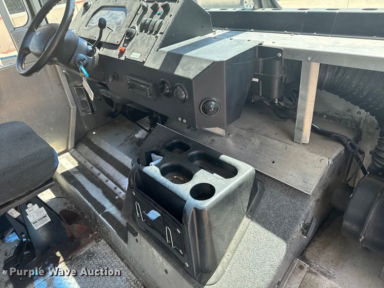 image for item EM2313 2010 Ford E450 delivery truck