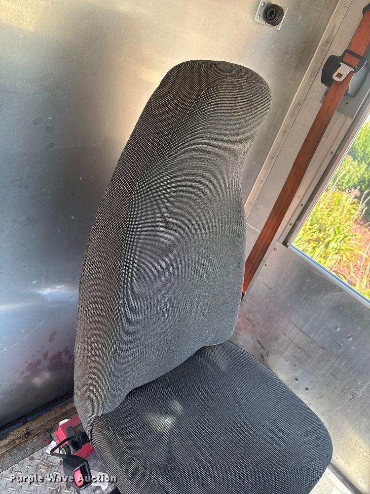 image for item EM2313 2010 Ford E450 delivery truck