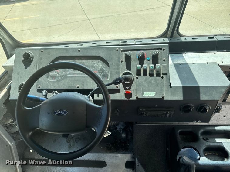 image for item EM2313 2010 Ford E450 delivery truck