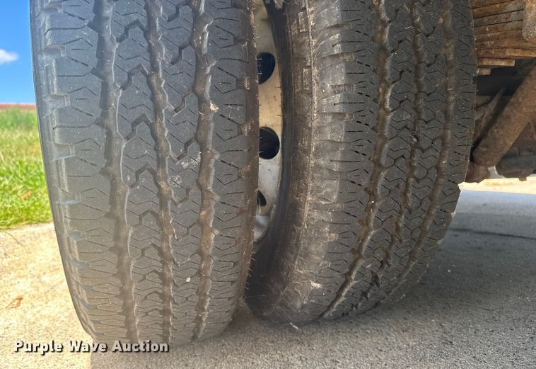 image for item EM2313 2010 Ford E450 delivery truck