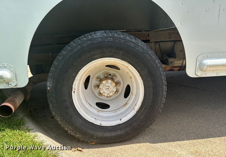 image for item EM2313 2010 Ford E450 delivery truck