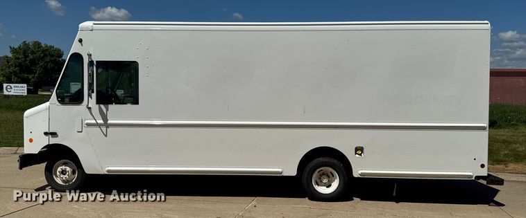 image for item EM2314 2010 Ford E450 delivery truck