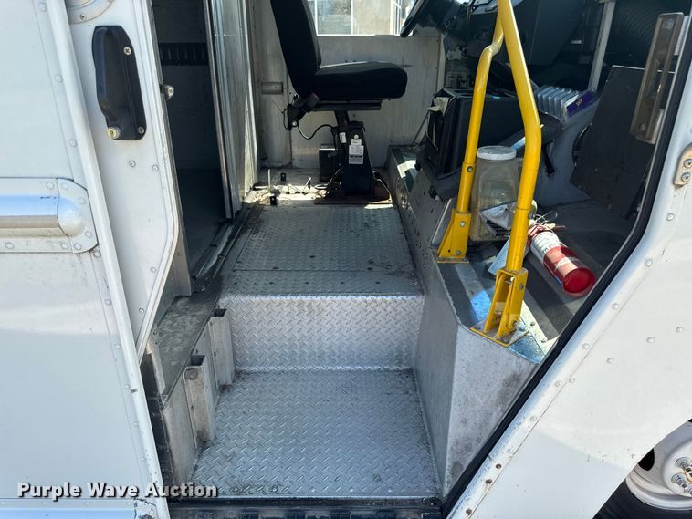 image for item EM2314 2010 Ford E450 delivery truck