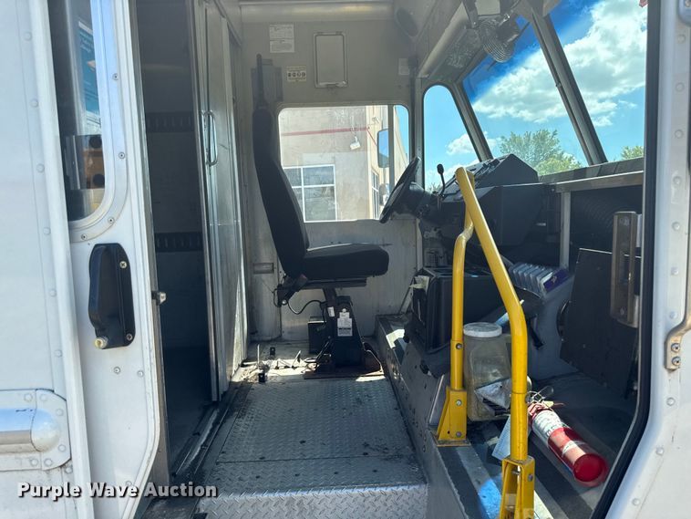 image for item EM2314 2010 Ford E450 delivery truck