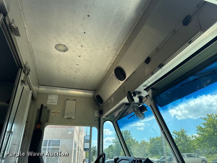 image for item EM2314 2010 Ford E450 delivery truck