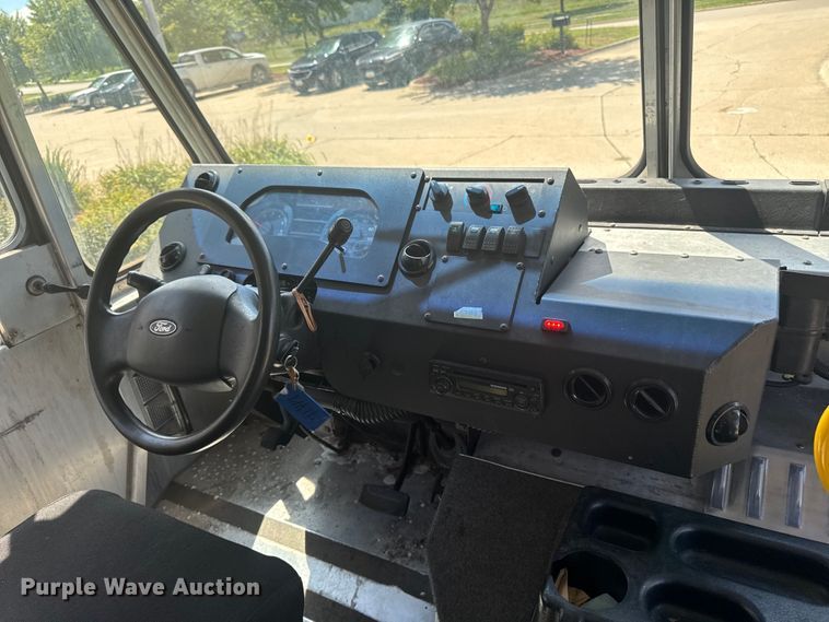 image for item EM2314 2010 Ford E450 delivery truck