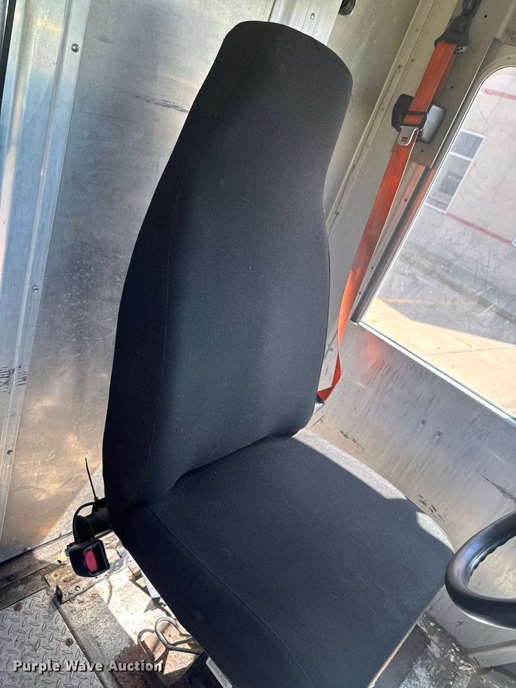 image for item EM2314 2010 Ford E450 delivery truck