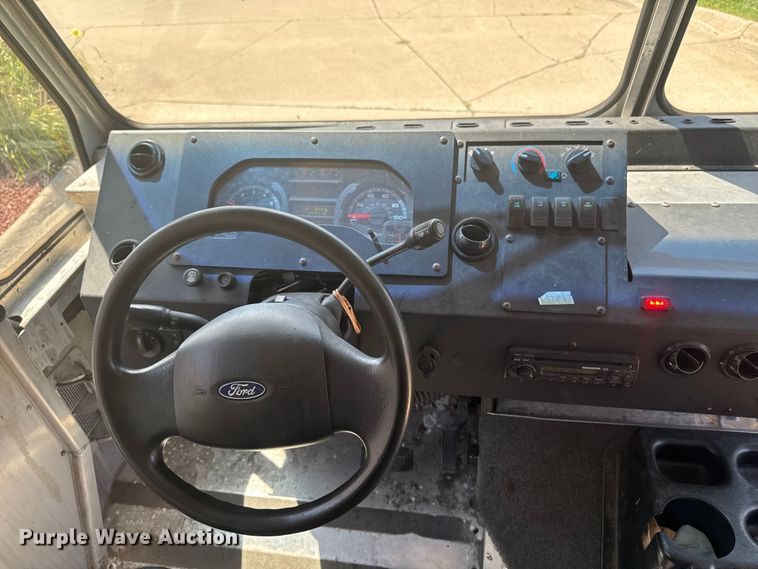 image for item EM2314 2010 Ford E450 delivery truck