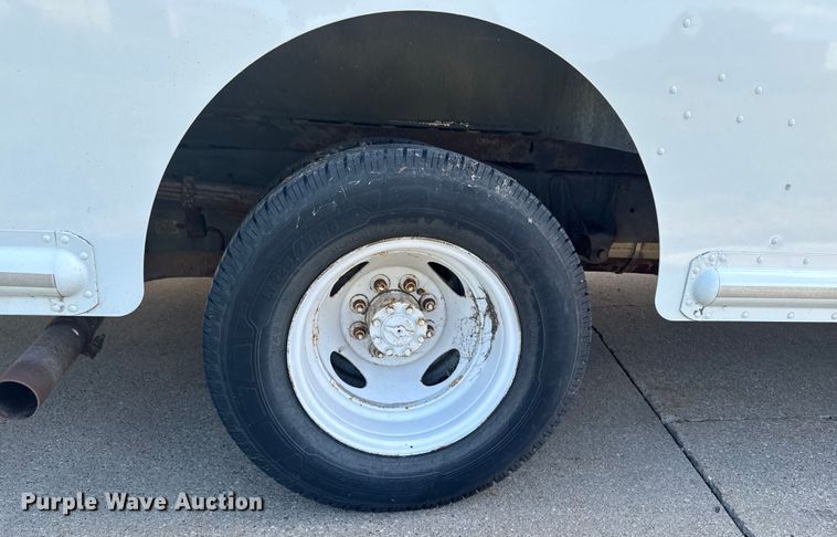 image for item EM2314 2010 Ford E450 delivery truck