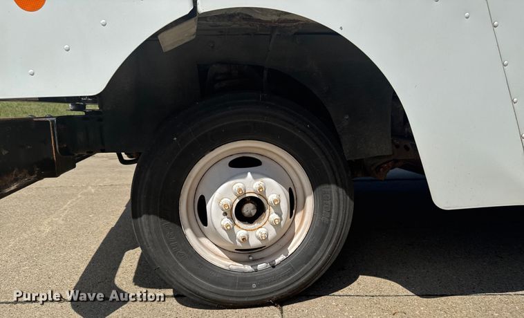 image for item EM2314 2010 Ford E450 delivery truck