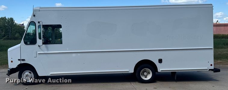 image for item EM2315 2010 Ford E450 delivery truck