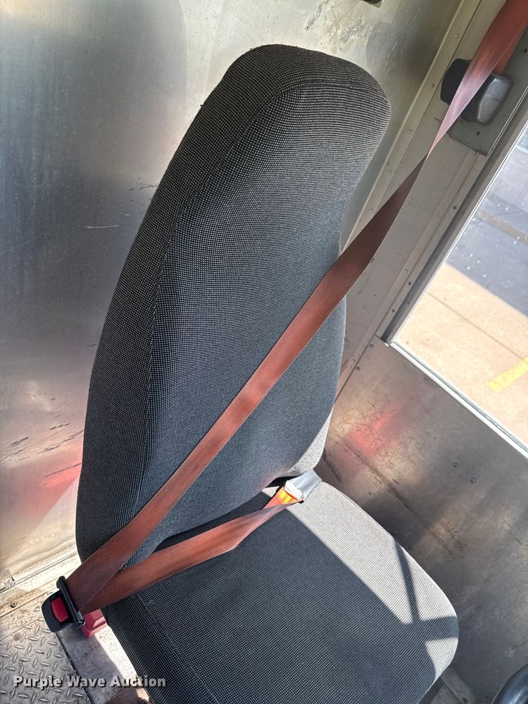 image for item EM2315 2010 Ford E450 delivery truck