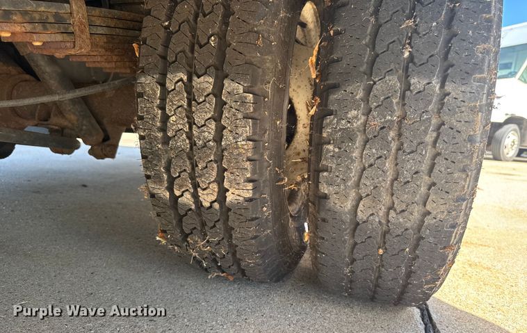 image for item EM2315 2010 Ford E450 delivery truck