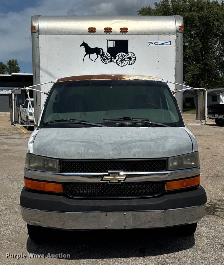 image for item EM2330 2005 Chevrolet Express G3500 box truck