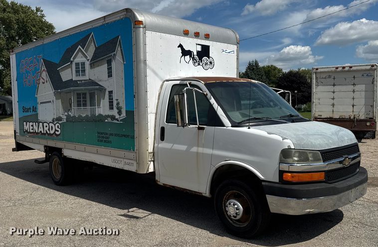 image for item EM2330 2005 Chevrolet Express G3500 box truck