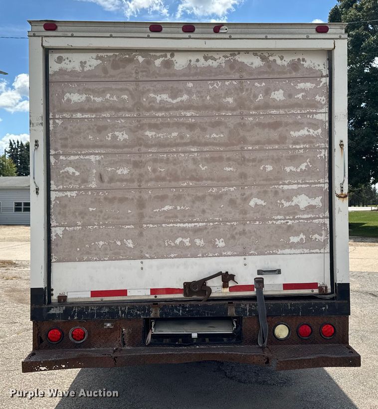 image for item EM2330 2005 Chevrolet Express G3500 box truck