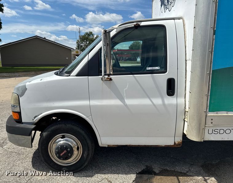image for item EM2330 2005 Chevrolet Express G3500 box truck