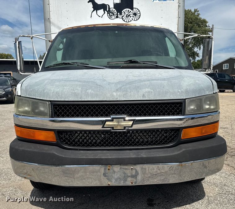 image for item EM2330 2005 Chevrolet Express G3500 box truck