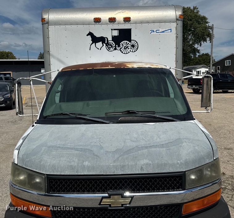 image for item EM2330 2005 Chevrolet Express G3500 box truck