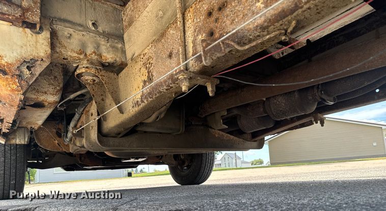 image for item EM2330 2005 Chevrolet Express G3500 box truck