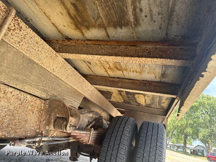 image for item EM2330 2005 Chevrolet Express G3500 box truck