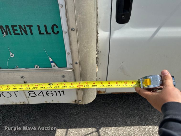 image for item EM2330 2005 Chevrolet Express G3500 box truck