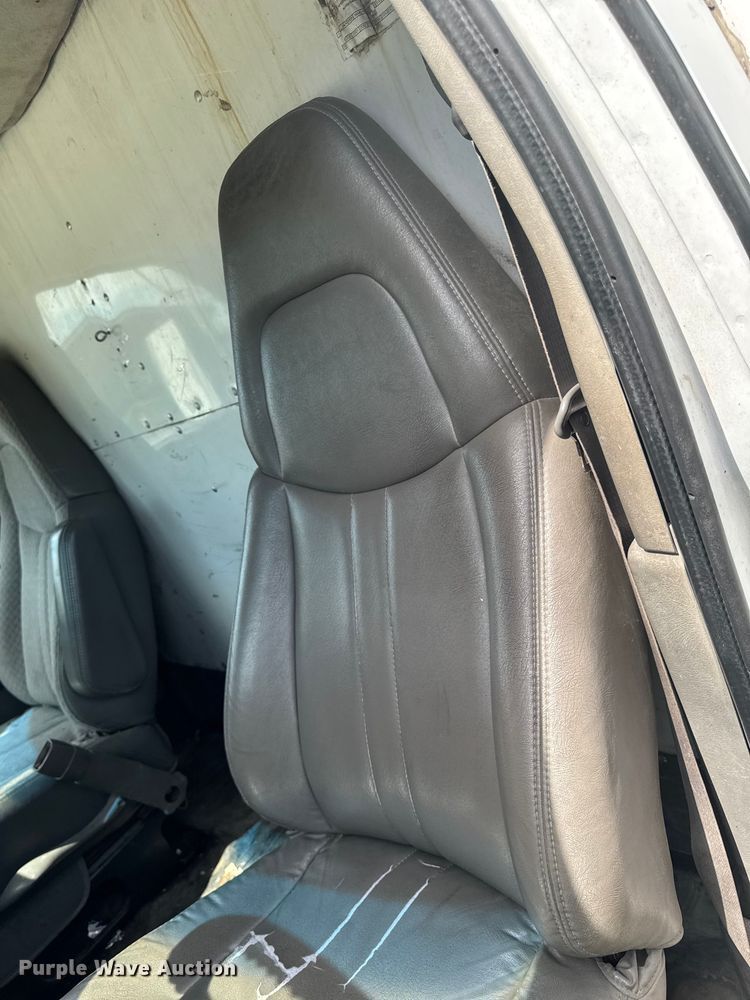 image for item EM2330 2005 Chevrolet Express G3500 box truck