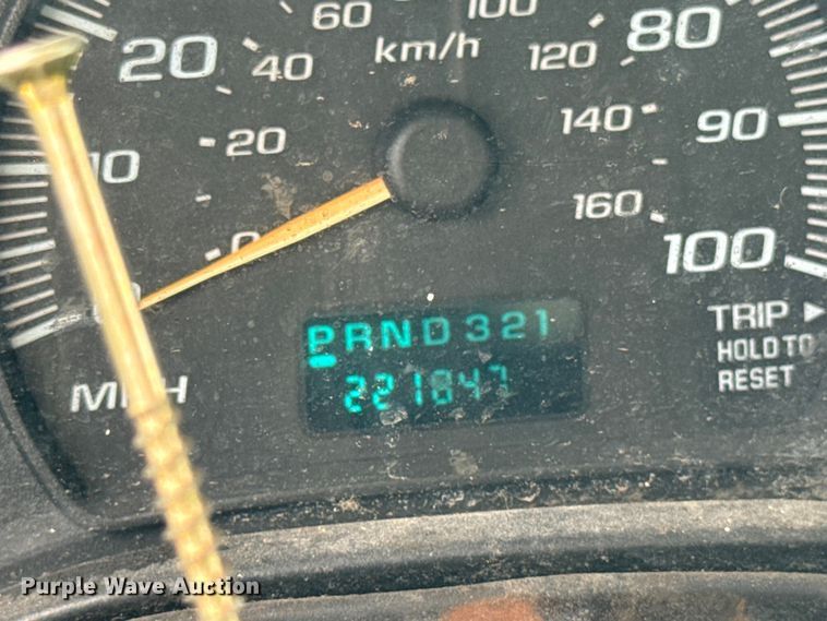 image for item EM2330 2005 Chevrolet Express G3500 box truck