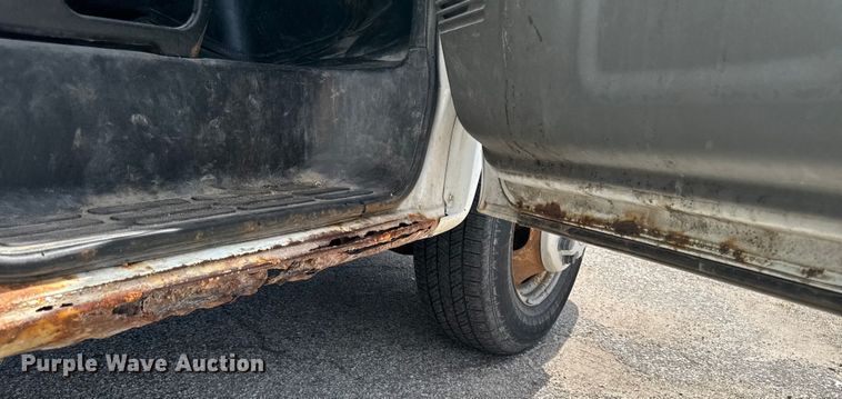 image for item EM2330 2005 Chevrolet Express G3500 box truck